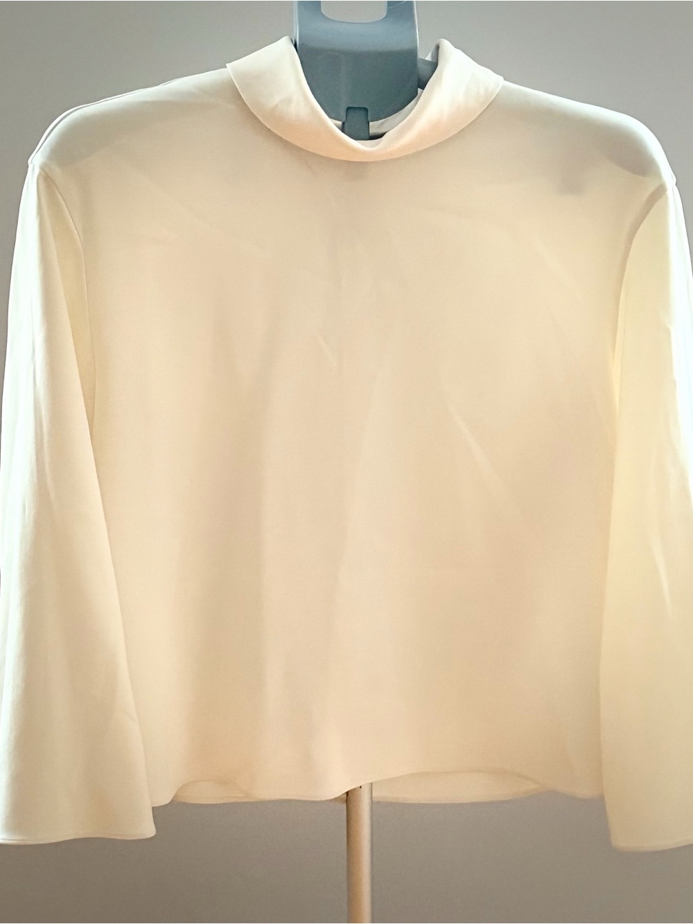 Never Worn Theory Ivory Mock Neck Top Size L - Picture 3 of 12